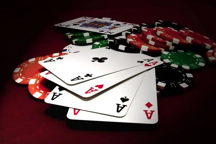 ppnusa Dice Game live dealer studio with transparent dice cage and multi-angle camera setup