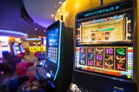 Golden Toad mobile app interface showing live table feed